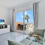 Luxury Romantic Ocean View شقة *