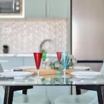 Luxury Romantic Ocean View Apartment *